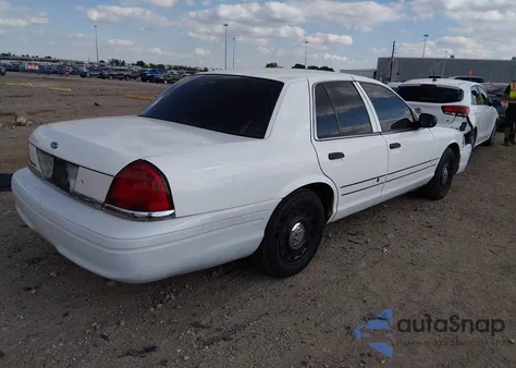 2008 Ford Crown Victoria Standard z USA, uszkodzony, nr VIN 2FAFP73VX8X115925